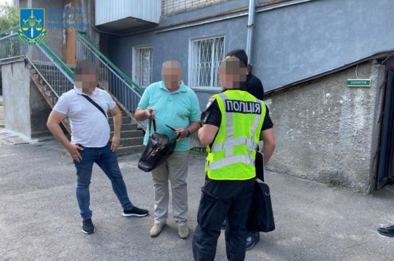 У Вінниці затримали на хабарі професора Вимагав з абітурієнта 800 доларів за вступ.