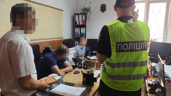 На Вінниччині повідомили про підозру 21 посадовцю