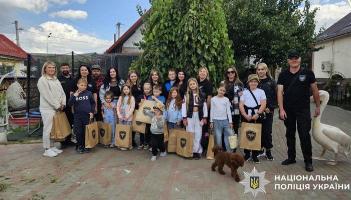 Діти полеглих на війні поліцейських побували на екскурсії у Вінницькому контактному зоопарку