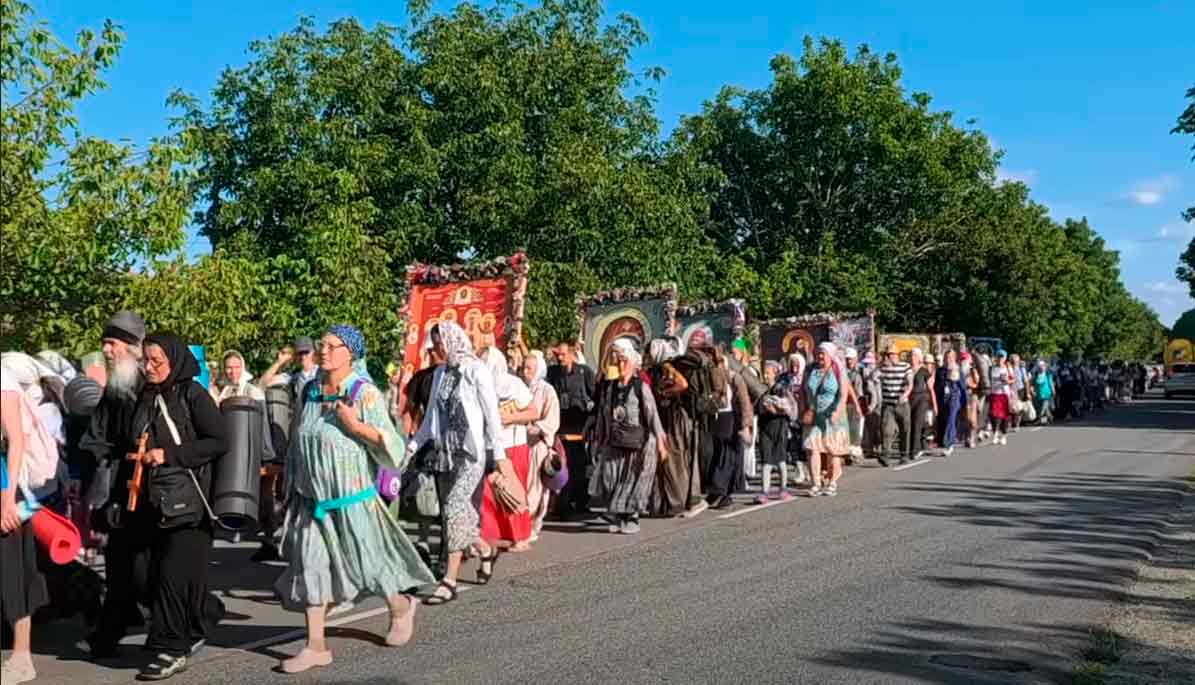— Слава Богу й Україні! — кричали ми прочанам до Почаєва. А у відповідь почули: «Йдіть ви нах.й»