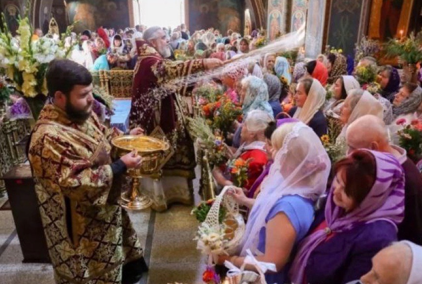 Освячення меду й цілющого зілля: графік богослужінь у Спасо-Преображенському соборі
