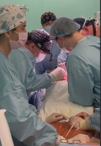 Неймовірне диво: українські хірурги витягли уламок, що застряг у серці воїна