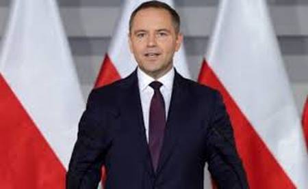 Президент Польщі пропонує прирівняти “бандерівський символ” до нацистської та комуністичної символіки, — WP