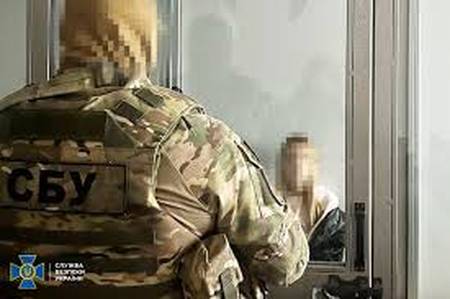 Під виглядом погулянок з сином вивідувала та наводила ракети та дрони на рідне місто