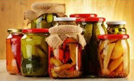 Одна помилка — і вся консервація в смітник: яку сіль не можна використовувати для закруток