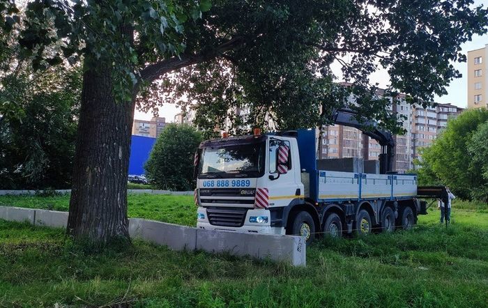 Будівництво поблизу Південного Бугу в Хмельницькому