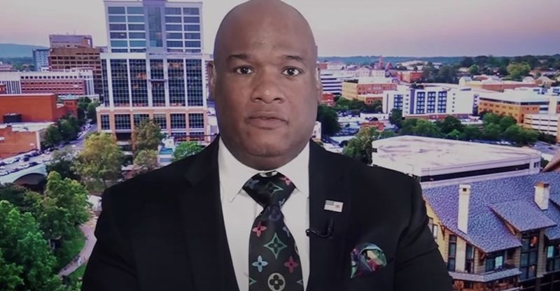 «Тримайтесь, мої українські брати і сестри. Допомога вже в дорозі», — написав духовний радник Трампа Бернс