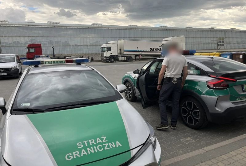 Іноземців-нелегалів примусово видворять з Польщі. Серед них є українці