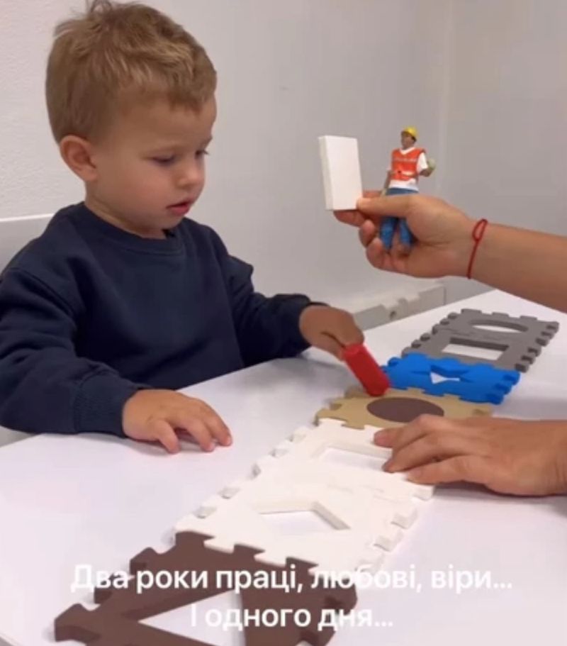 “Ти моя любов”: дружина Павлика розчулила першими усвідомленими фразами 4-річного сина через 2 роки лікування.