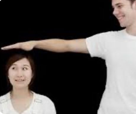 Жінки щасливіші у шлюбі з вищими чоловіками, — вчені