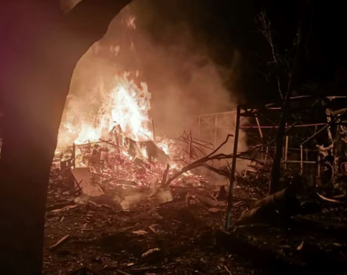 Буча знову горіла