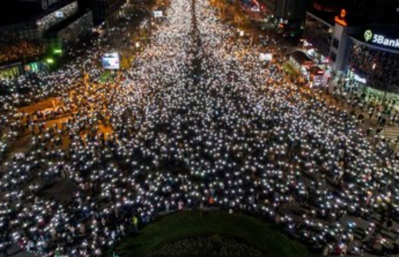 Протести у Сербії: протистояння переросло у масові побоїща