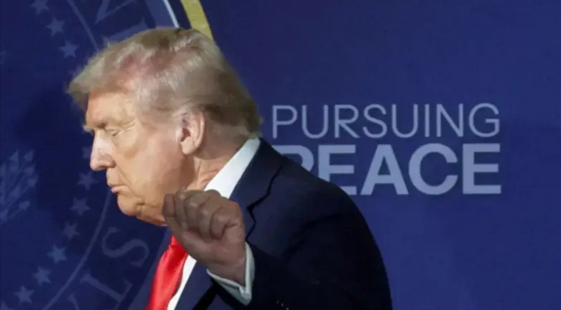 Це була мить приниження для Дональда Трампа, повідомляє Мирослава Пеца, спеціальна кореспондентка BBC News Україна, із Анкориджа