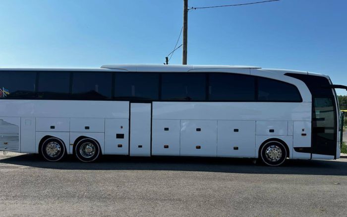 Водій заховав 260 тис. доларів США у моторному відсіку автобуса