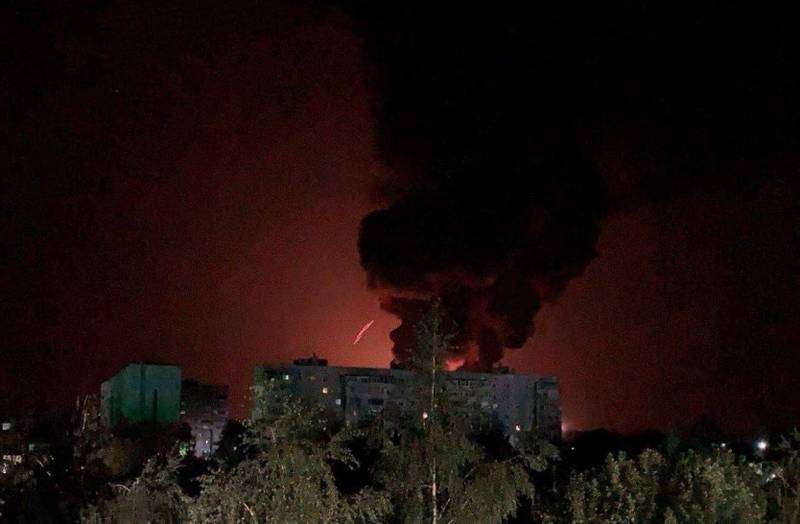 Місто в диму! Кадри наслідків російської агресії по Кременчуку цієї ночі