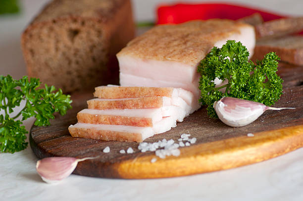 Сьогодні кожен українець має поласувати салом