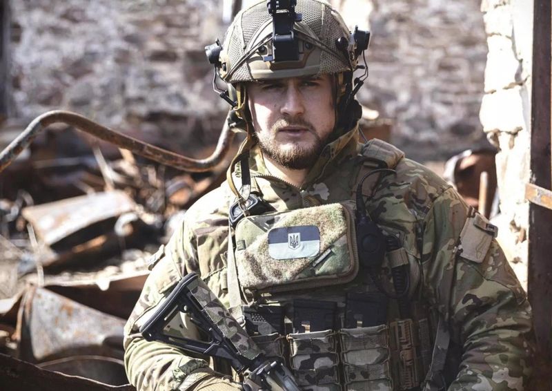 Президент вручив сертифікат на квартиру Герою України Володимиру Жданову з Вінниччини