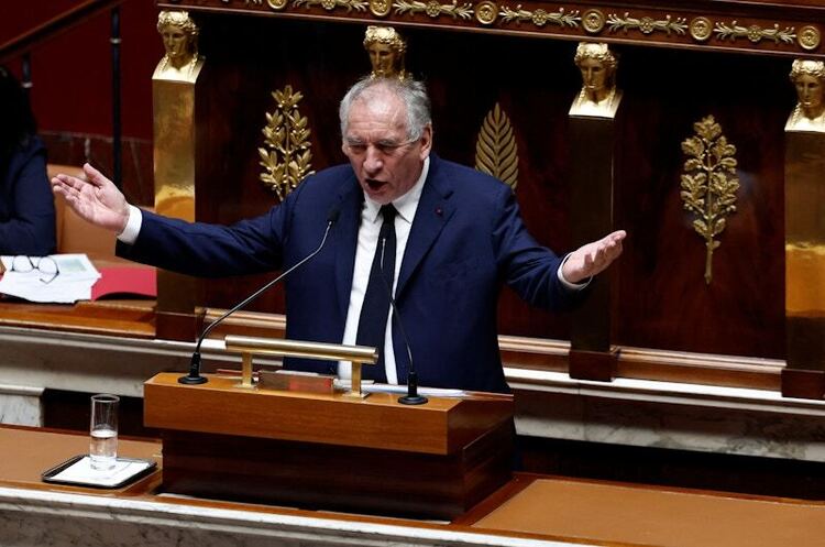 Новий уряд Франції отримав вотум недовіри