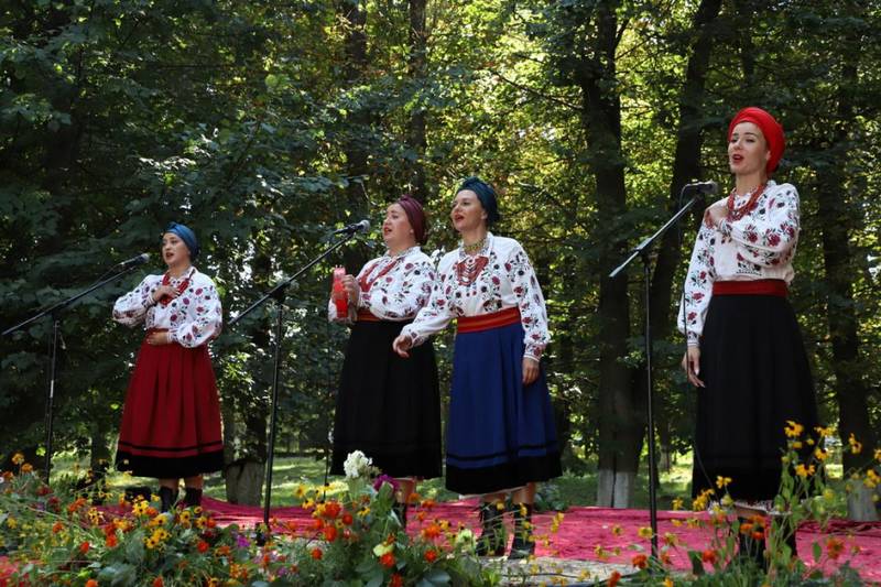 У Мізяківських Хуторах під Вінницею донатили на ЗСУ
