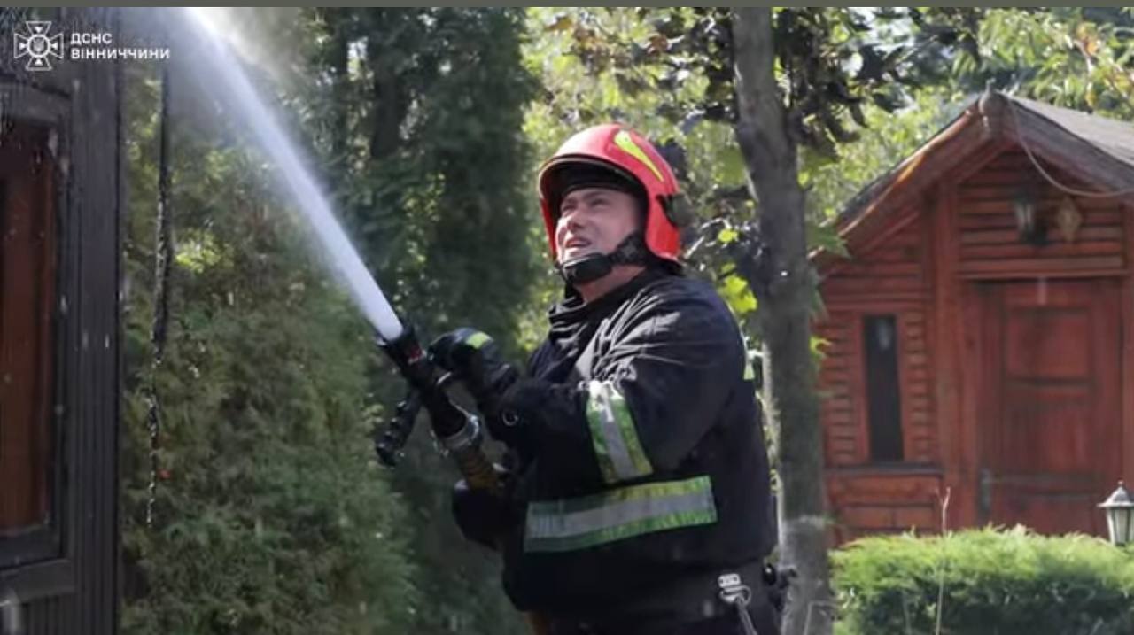 У селі під Вінницею загорівся ресторан