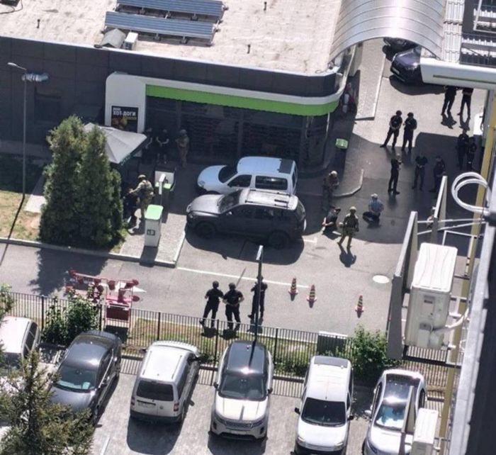 Бійка на автозаправці: двох чоловіків затримали у Вінниці