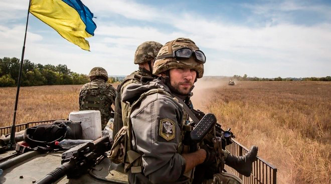 Де Україна має взяти гроші на підвищення зарплат військовим?