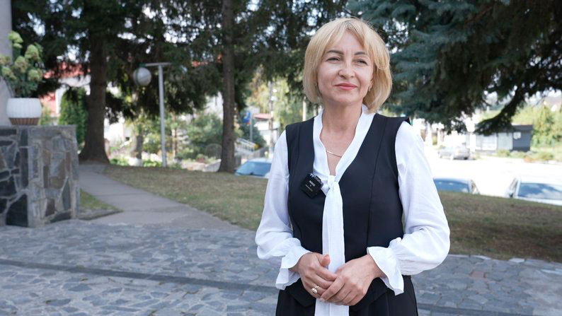 Втретє депутати не допустили до роботи голову Оратівської громади Галину Лошак