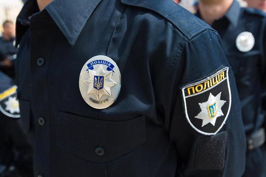 Чоловік відкрив вогонь по поліцейських під час перевірки документів