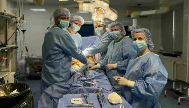 Дві успішні трансплантації нирки за один день