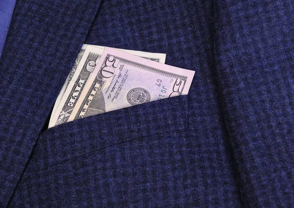 Чоловік купив у секондхенді піджак із сюрпризом