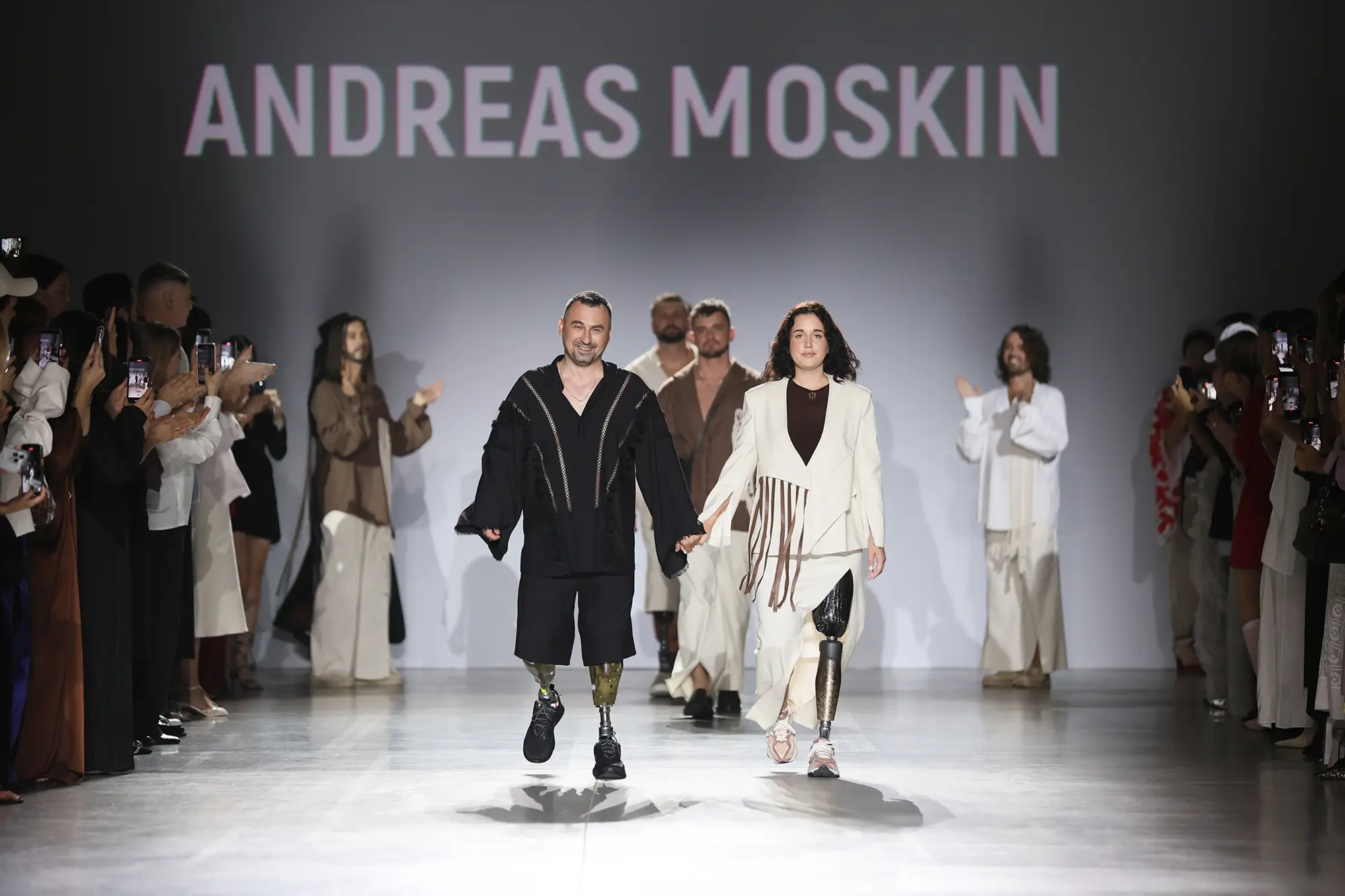 На українському тижні моди подіумом пройшлися ветерани з ампутаціями