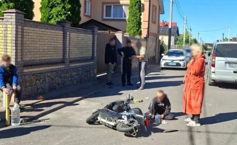 Mercedes збив дітей на електроскутері