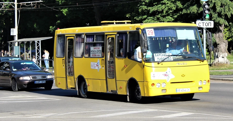 Платити карткою та смартфоном пропонують в маршрутках Вінниці