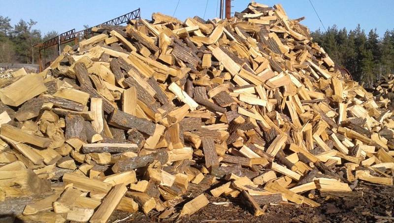 Уряд компенсує кошти на опалення будинків дровами