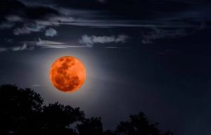 У небі зійде “Кривавий Місяць”