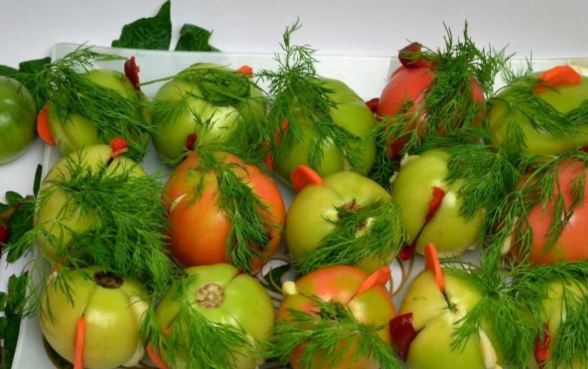 Якщо у вас залишились зелені помідори на городі