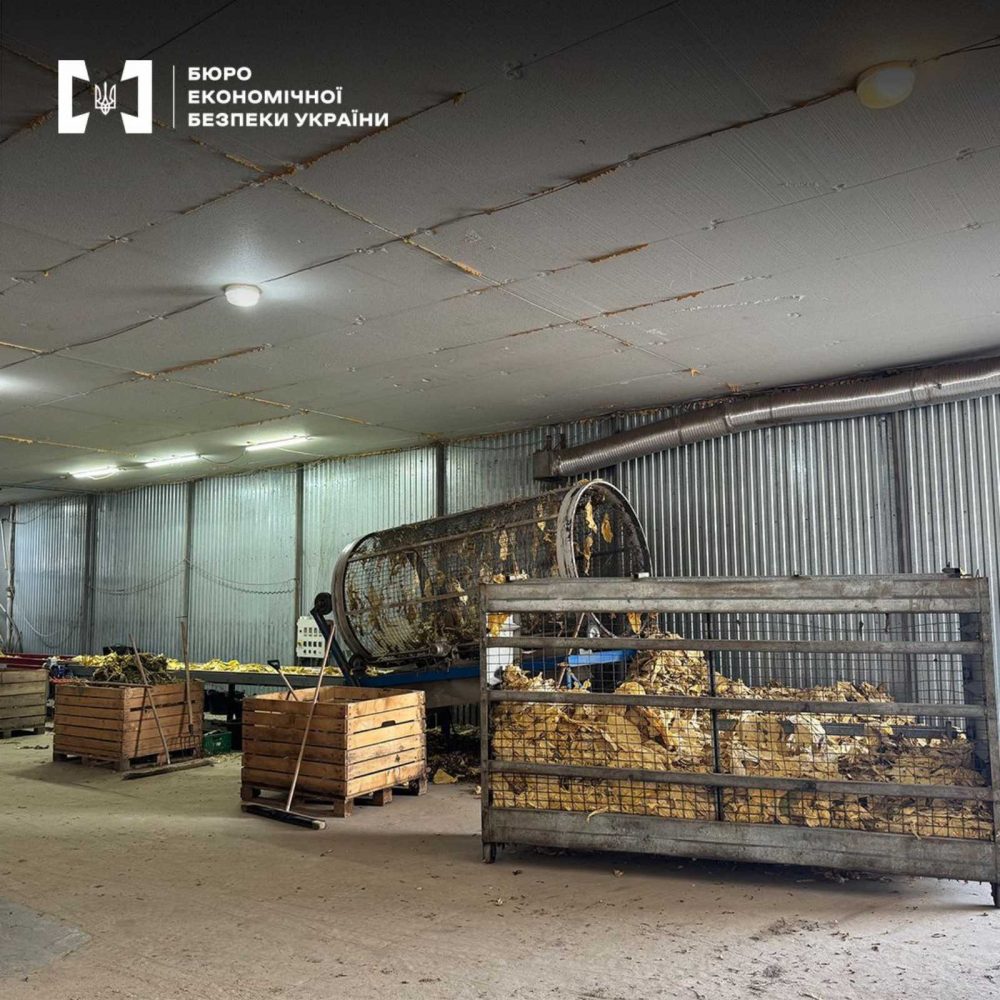 Детективи БЕБ викрили підпільний цех з виготовлення ферментованого тютюну