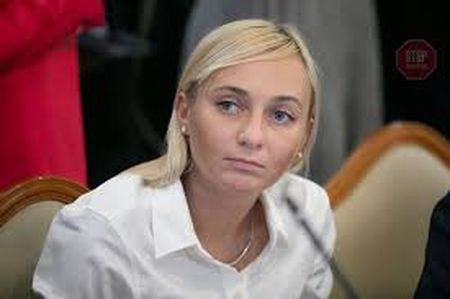 Безугла зробила запит щодо депутатки, уродженки Вінниці Устінової