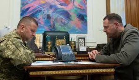 Залужний відмовив Єрмаку в пропозиції обʼєднатись із Зеленським