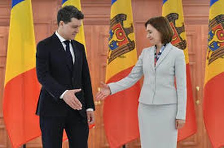 Президент Румунії привітав Молдову з Днем незалежності