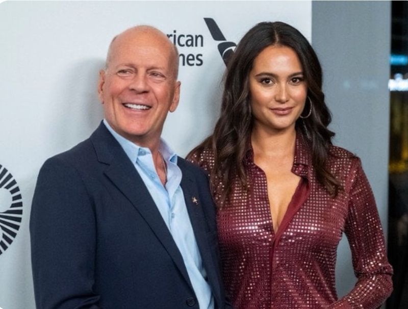 Тяжкохворого Брюса Вілліса поселили в окремому будинку: “Мозок його підводить”