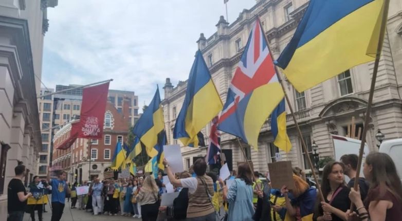 Залужний  протестував У Британії