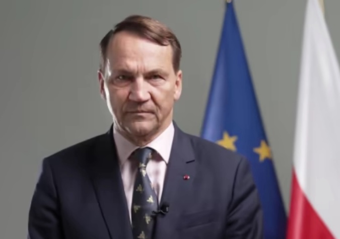 Сікорський: Росія свідомо атакувала Польщу, заяви Кремля про непричетність – брехня