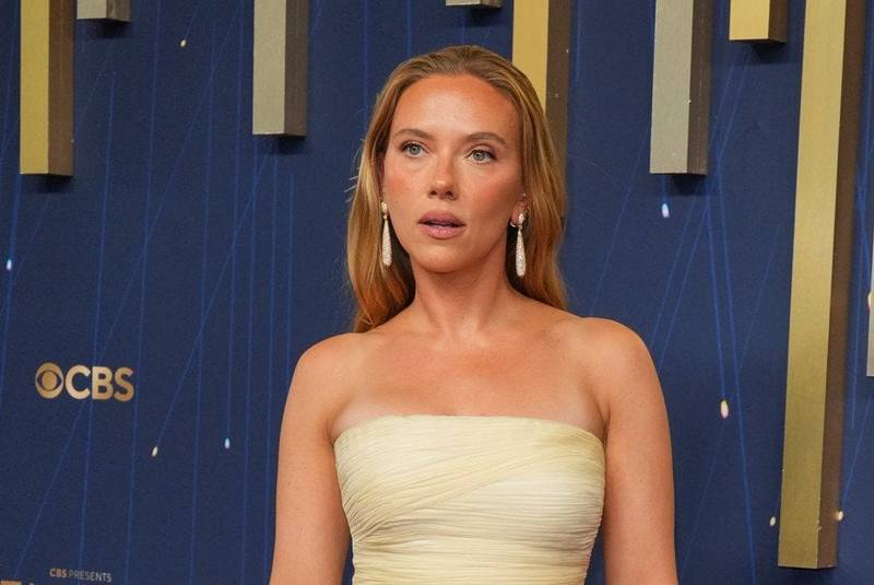 У скромній сукні, але сережках за 89000 євро