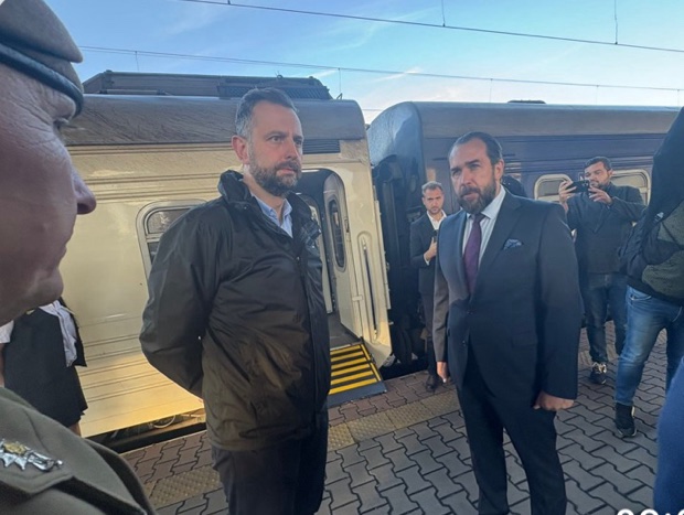 До Києва прибув міністр оборони Польщі Владислав Косіняк-Камиш