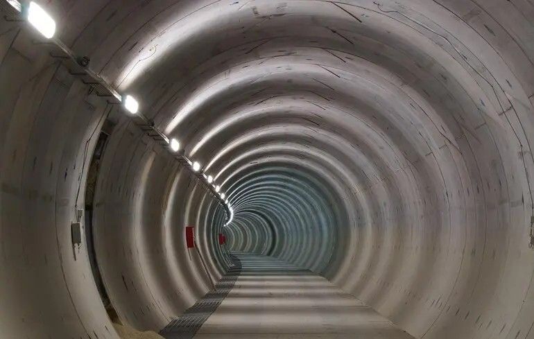 ЗАВЕРШИЛИ ТУНЕЛЬ НАЙДОВШОЇ ПІДЗЕМНОЇ ЗАЛІЗНИЧНОЇ МАГІСТРАЛІ У СВІТІ