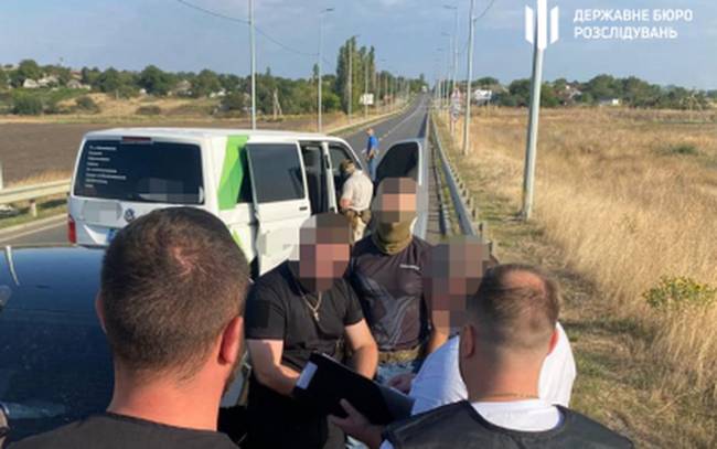 ДБР затримало правоохоронця, який за гроші «звільняв» військовозобов’язаних з ТЦК