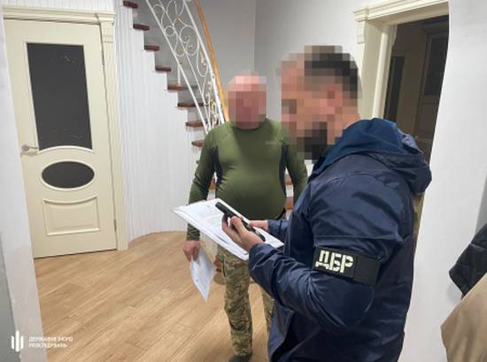 Заступник командира частини відправляв солдатів класти бруківку замість служби