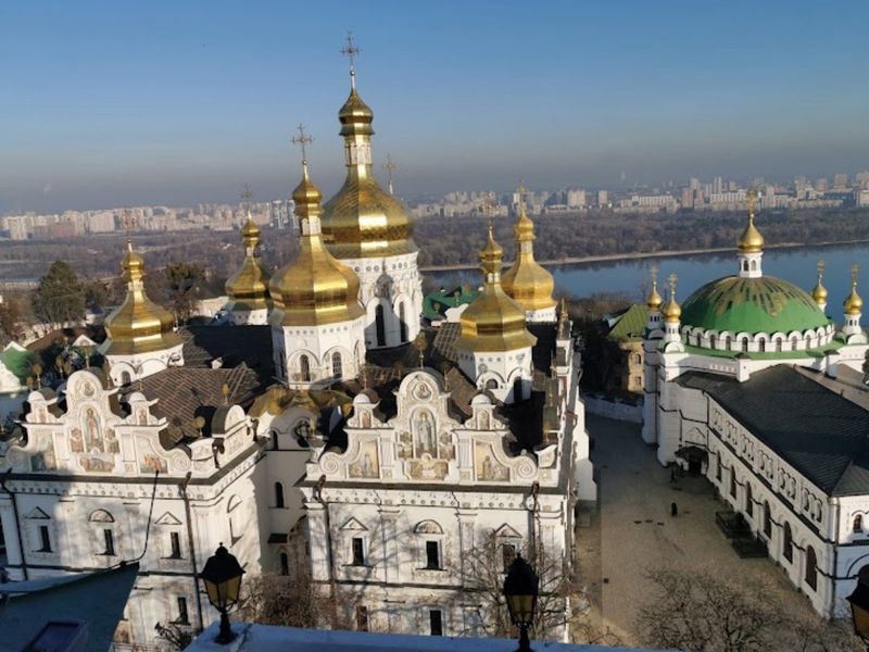 Чи знаєте Ви що митрополит Київський настоятель Києво-Печерської лаври не присягнув московському царю? Навіть коли його змушував Богдан Хмельницький?