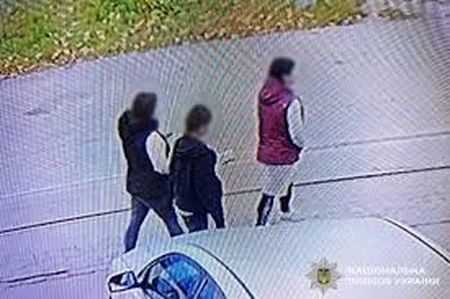 У Вінниці двоє дівчат викрали заощадження та прикраси 73-річної жінки